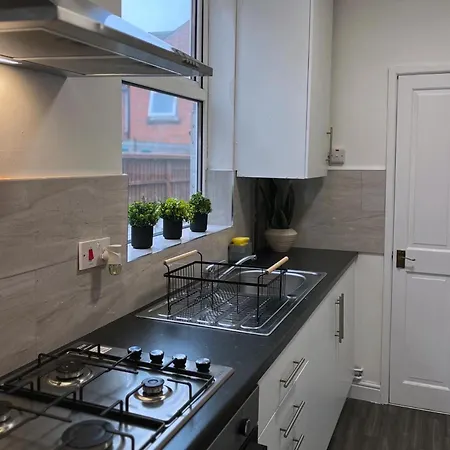 Modern Urban 4 Bedroom House With Free Parking Leicester Exterior photo